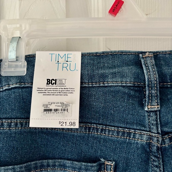 Time and Tru blue denim wide leg/high waist jeans. - Picture 3 of 11